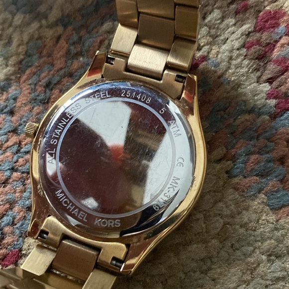 Michael Kors MK 3179 Slim Runway Goldtone SS Oversized Unisex Analog Wristwatch. - Picture 9 of 16